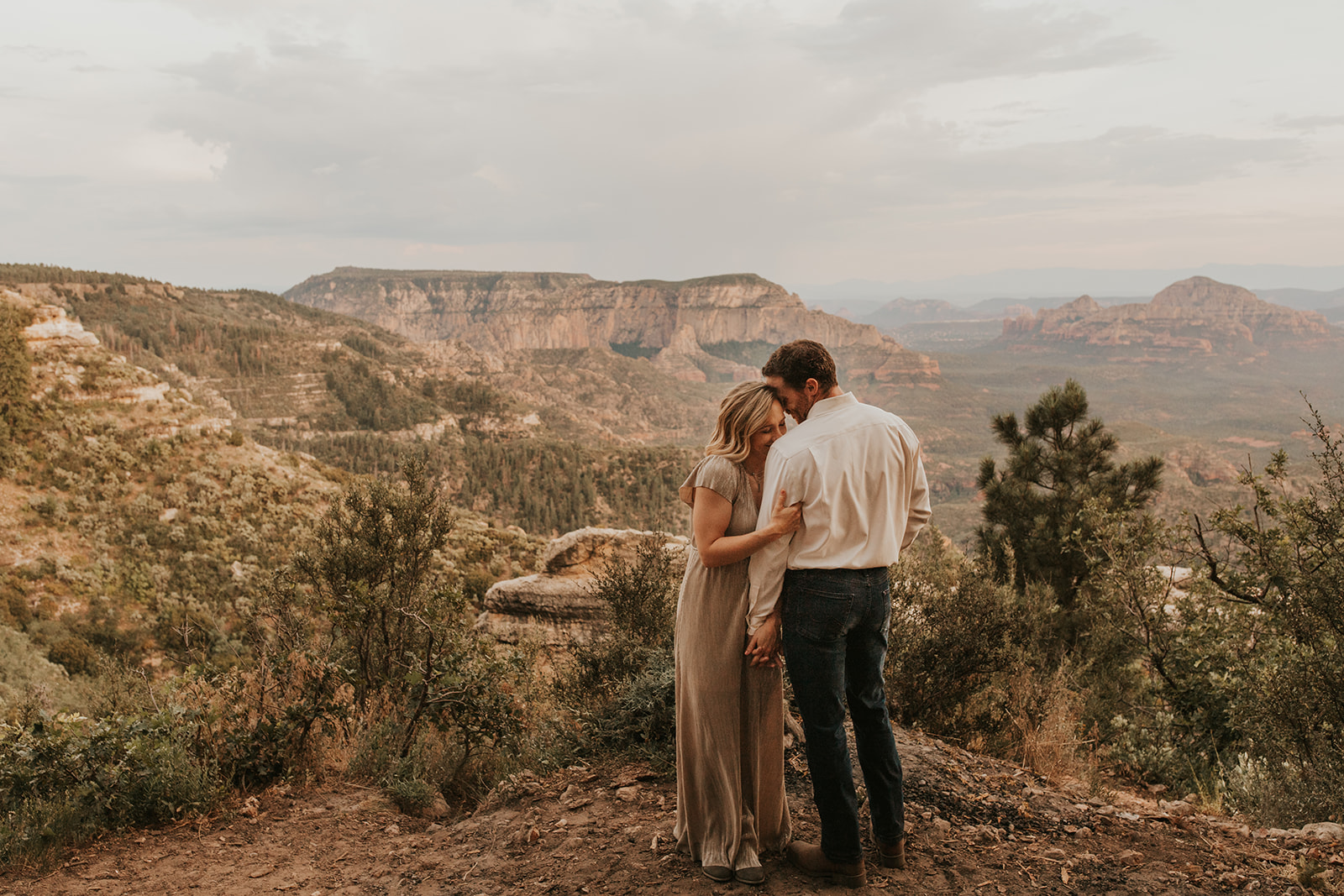 couple looking out into sedona viewpoint